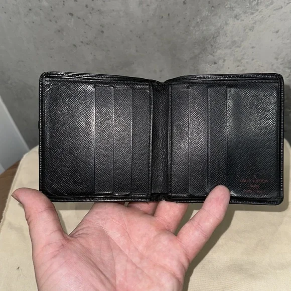 Louis Vuitton black epi 6 credit card slot billfold billets